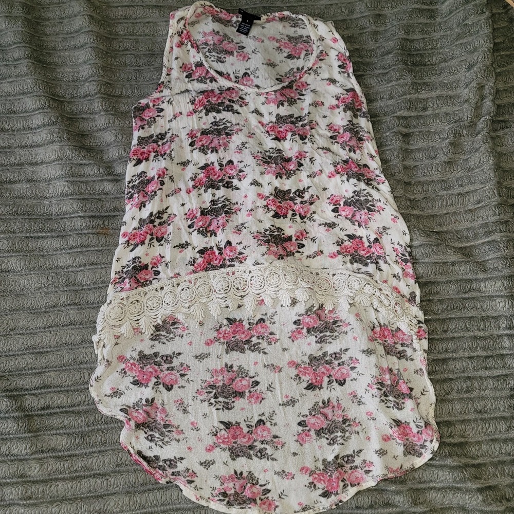 Ladies Size Small Rue21 Pink Floral Tank Top Scooped Lace Accented Hem